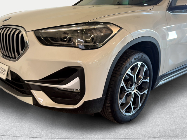 BMW X1 sDrive18i color Blanco. Año 2022. 103KW(140CV). Gasolina. En concesionario Carteya Motor | Campo de Gibraltar de Cádiz