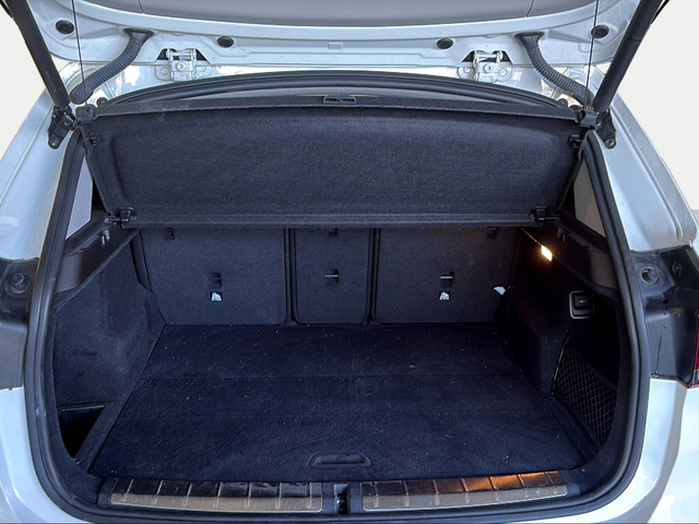 BMW X1 sDrive18i color Blanco. Año 2022. 103KW(140CV). Gasolina. En concesionario Carteya Motor | Campo de Gibraltar de Cádiz