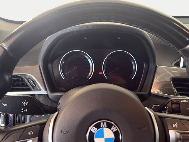 BMW X1 sDrive18i color Blanco. Año 2022. 103KW(140CV). Gasolina. En concesionario Carteya Motor | Campo de Gibraltar de Cádiz