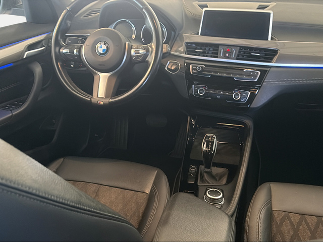 BMW X1 sDrive18i color Blanco. Año 2022. 103KW(140CV). Gasolina. En concesionario Carteya Motor | Campo de Gibraltar de Cádiz