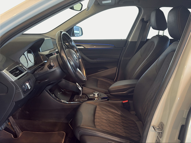 BMW X1 sDrive18i color Blanco. Año 2022. 103KW(140CV). Gasolina. En concesionario Carteya Motor | Campo de Gibraltar de Cádiz