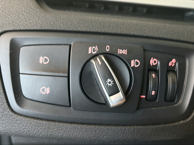 BMW X1 sDrive18i color Blanco. Año 2022. 103KW(140CV). Gasolina. En concesionario Carteya Motor | Campo de Gibraltar de Cádiz