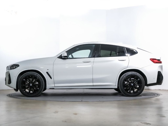 BMW X4 xDrive20d color Blanco. Año 2024. 140KW(190CV). Diésel. En concesionario Oliva Motor Tarragona de Tarragona