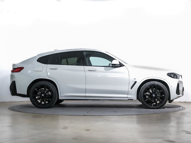 BMW X4 xDrive20d color Blanco. Año 2024. 140KW(190CV). Diésel. En concesionario Oliva Motor Tarragona de Tarragona