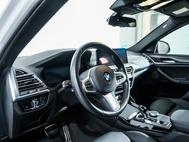 BMW X4 xDrive20d color Blanco. Año 2024. 140KW(190CV). Diésel. En concesionario Oliva Motor Tarragona de Tarragona