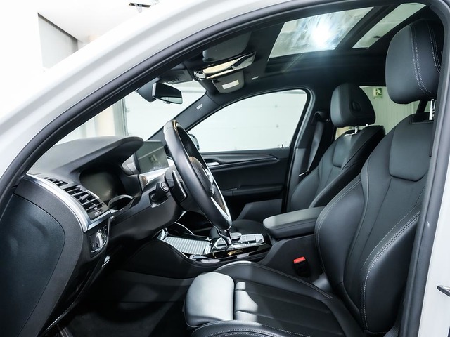 BMW X4 xDrive20d color Blanco. Año 2024. 140KW(190CV). Diésel. En concesionario Oliva Motor Tarragona de Tarragona