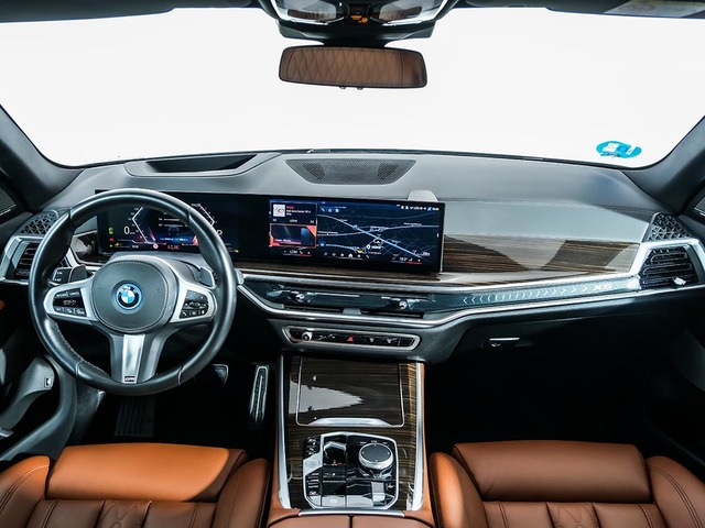 BMW X5 xDrive50e color Negro. Año 2024. 360KW(489CV). Híbrido Electro/Gasolina. En concesionario Oliva Motor Tarragona de Tarragona