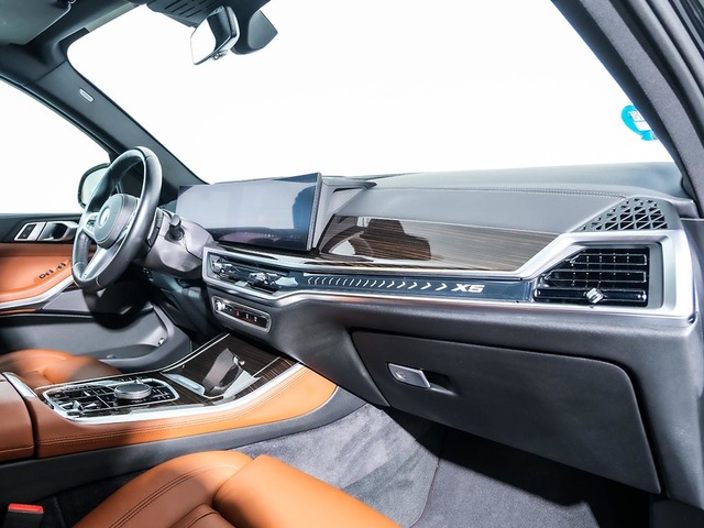 BMW X5 xDrive50e color Negro. Año 2024. 360KW(489CV). Híbrido Electro/Gasolina. En concesionario Oliva Motor Tarragona de Tarragona