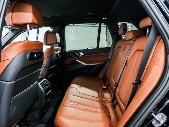 BMW X5 xDrive50e color Negro. Año 2024. 360KW(489CV). Híbrido Electro/Gasolina. En concesionario Oliva Motor Tarragona de Tarragona