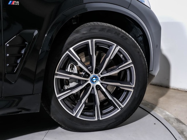 BMW X5 xDrive50e color Negro. Año 2024. 360KW(489CV). Híbrido Electro/Gasolina. En concesionario Oliva Motor Tarragona de Tarragona