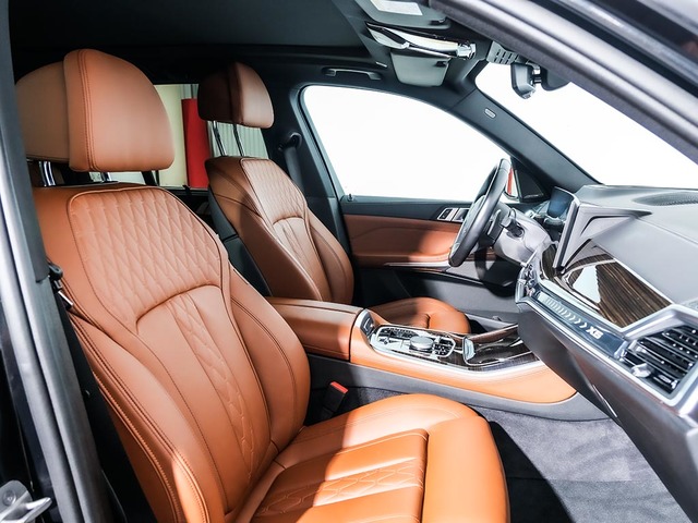 BMW X5 xDrive50e color Negro. Año 2024. 360KW(489CV). Híbrido Electro/Gasolina. En concesionario Oliva Motor Tarragona de Tarragona