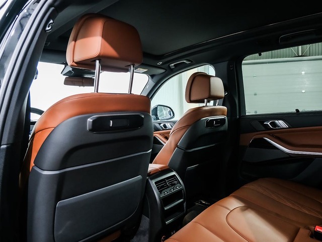 BMW X5 xDrive50e color Negro. Año 2024. 360KW(489CV). Híbrido Electro/Gasolina. En concesionario Oliva Motor Tarragona de Tarragona