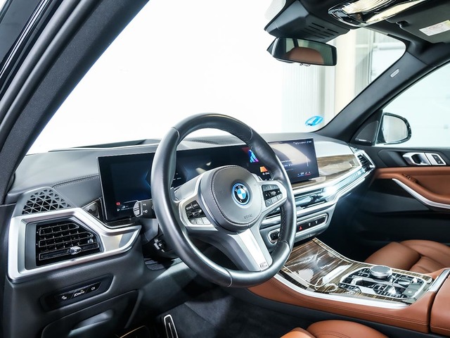 BMW X5 xDrive50e color Negro. Año 2024. 360KW(489CV). Híbrido Electro/Gasolina. En concesionario Oliva Motor Tarragona de Tarragona