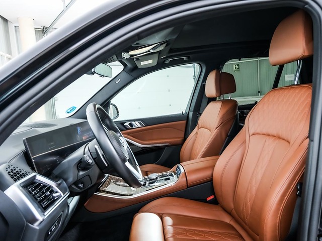 BMW X5 xDrive50e color Negro. Año 2024. 360KW(489CV). Híbrido Electro/Gasolina. En concesionario Oliva Motor Tarragona de Tarragona