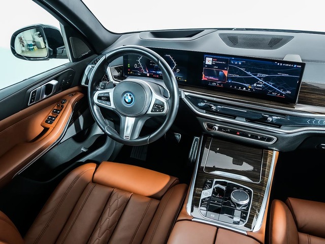 BMW X5 xDrive50e color Negro. Año 2024. 360KW(489CV). Híbrido Electro/Gasolina. En concesionario Oliva Motor Tarragona de Tarragona