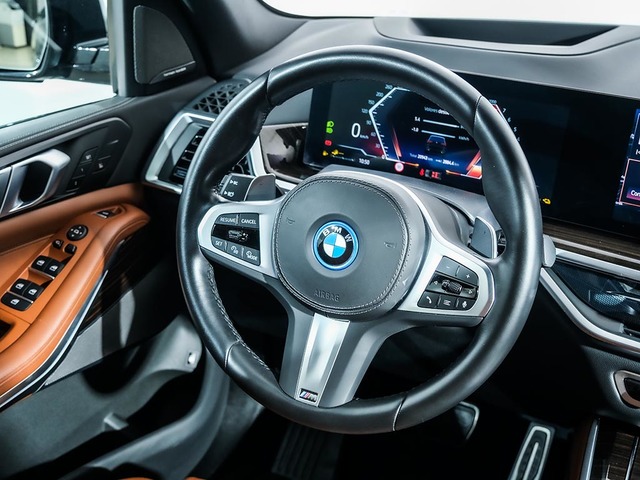 BMW X5 xDrive50e color Negro. Año 2024. 360KW(489CV). Híbrido Electro/Gasolina. En concesionario Oliva Motor Tarragona de Tarragona