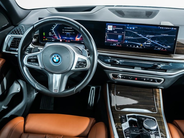 BMW X5 xDrive50e color Negro. Año 2024. 360KW(489CV). Híbrido Electro/Gasolina. En concesionario Oliva Motor Tarragona de Tarragona