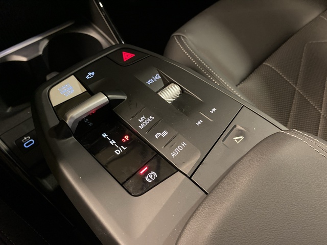 BMW X1 sDrive18i color Verde. Año 2024. 100KW(136CV). Gasolina. En concesionario Hispamovil, Orihuela de Alicante