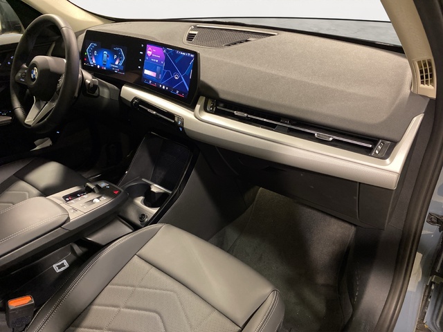 BMW X1 sDrive18i color Verde. Año 2024. 100KW(136CV). Gasolina. En concesionario Hispamovil, Orihuela de Alicante