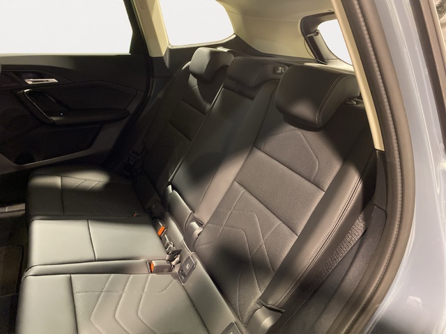 BMW X1 sDrive18i color Verde. Año 2024. 100KW(136CV). Gasolina. En concesionario Hispamovil, Orihuela de Alicante