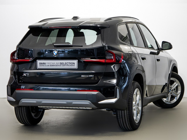 BMW X1 sDrive18i color Negro. Año 2025. 100KW(136CV). Gasolina. En concesionario BMW Fuenteolid Valladolid de Valladolid