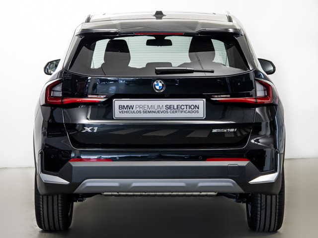 BMW X1 sDrive18i color Negro. Año 2025. 100KW(136CV). Gasolina. En concesionario BMW Fuenteolid Valladolid de Valladolid