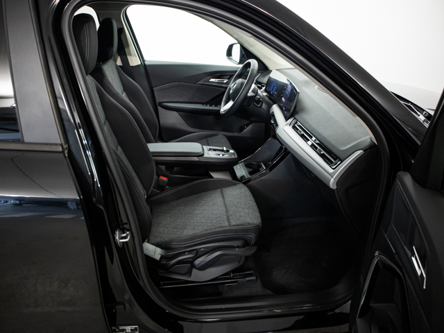 BMW X1 sDrive18i color Negro. Año 2025. 100KW(136CV). Gasolina. En concesionario BMW Fuenteolid Valladolid de Valladolid