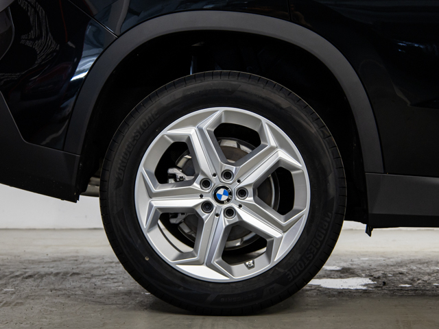 BMW X1 sDrive18i color Negro. Año 2025. 100KW(136CV). Gasolina. En concesionario BMW Fuenteolid Valladolid de Valladolid