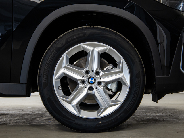 BMW X1 sDrive18i color Negro. Año 2025. 100KW(136CV). Gasolina. En concesionario BMW Fuenteolid Valladolid de Valladolid