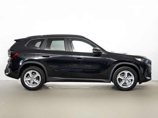 BMW X1 sDrive18i color Negro. Año 2025. 100KW(136CV). Gasolina. En concesionario BMW Fuenteolid Valladolid de Valladolid