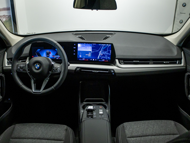 BMW X1 sDrive18d color Negro. Año 2025. 110KW(150CV). Diésel. En concesionario BMW Fuenteolid Valladolid de Valladolid