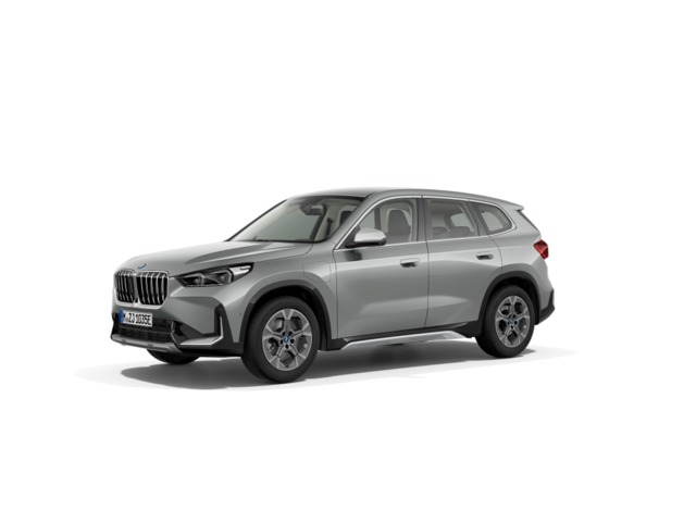 BMW X1 xDrive30e color Gris Plata. Año 2024. 240KW(326CV). Híbrido Electro/Gasolina. En concesionario Movilnorte El Plantio de Madrid