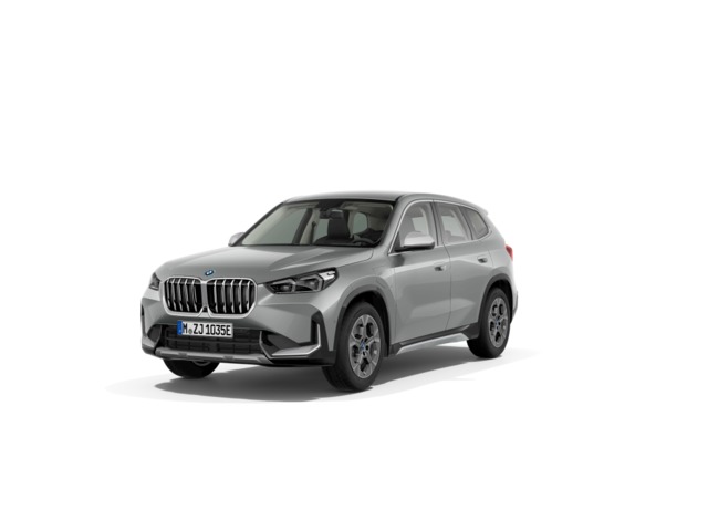 BMW X1 xDrive30e color Gris Plata. Año 2024. 240KW(326CV). Híbrido Electro/Gasolina. En concesionario Movilnorte El Plantio de Madrid