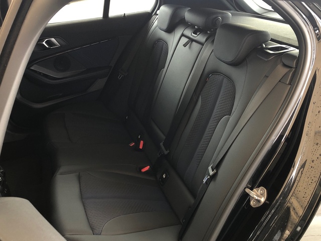 BMW Serie 1 116d color Negro. Año 2019. 85KW(116CV). Diésel. En concesionario Vehinter Getafe de Madrid