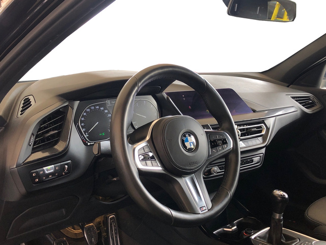 BMW Serie 1 116d color Negro. Año 2019. 85KW(116CV). Diésel. En concesionario Vehinter Getafe de Madrid