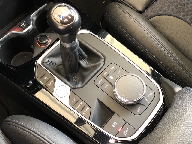 BMW Serie 1 116d color Negro. Año 2019. 85KW(116CV). Diésel. En concesionario Vehinter Getafe de Madrid