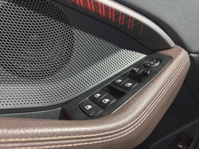 BMW Serie 1 118d color Negro. Año 2024. 110KW(150CV). Diésel. En concesionario Hispamovil Elche de Alicante