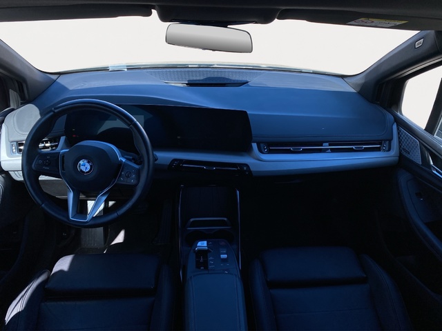 BMW Serie 2 218d Active Tourer color Verde. Año 2024. 110KW(150CV). Diésel. En concesionario Hispamovil, Orihuela de Alicante