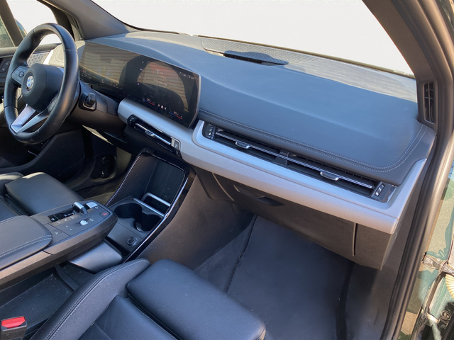 BMW Serie 2 218d Active Tourer color Verde. Año 2024. 110KW(150CV). Diésel. En concesionario Hispamovil, Orihuela de Alicante