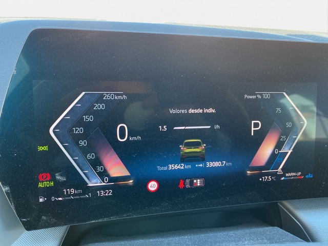 BMW Serie 2 218d Active Tourer color Verde. Año 2024. 110KW(150CV). Diésel. En concesionario Hispamovil, Orihuela de Alicante