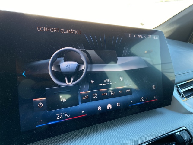 BMW Serie 2 218d Active Tourer color Verde. Año 2024. 110KW(150CV). Diésel. En concesionario Hispamovil, Orihuela de Alicante