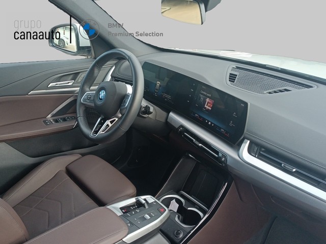 BMW X1 xDrive25e color Blanco. Año 2025. 180KW(245CV). Híbrido Electro/Gasolina. En concesionario TACO de Sta. C. Tenerife