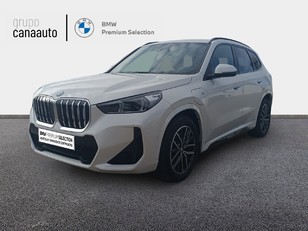 Fotos de BMW X1 xDrive25e color Blanco. Año 2025. 180KW(245CV). Híbrido Electro/Gasolina. En concesionario TACO de Sta. C. Tenerife