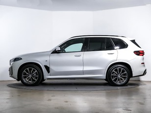 Fotos de BMW X5 xDrive30d color Blanco. Año 2025. 219KW(298CV). Diésel. En concesionario Oliva Motor Tarragona de Tarragona