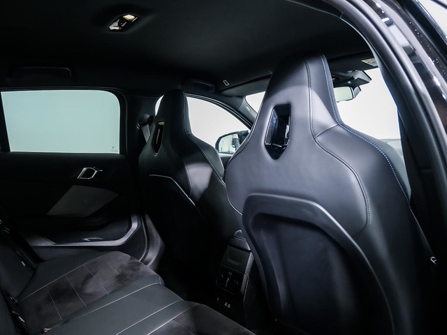 BMW Serie 1 M135i color Negro. Año 2025. 221KW(300CV). Gasolina. En concesionario Oliva Motor Tarragona de Tarragona