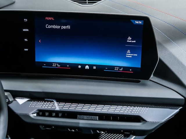 BMW Serie 1 M135i color Negro. Año 2025. 221KW(300CV). Gasolina. En concesionario Oliva Motor Tarragona de Tarragona