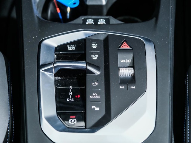 BMW Serie 1 M135i color Negro. Año 2025. 221KW(300CV). Gasolina. En concesionario Oliva Motor Tarragona de Tarragona