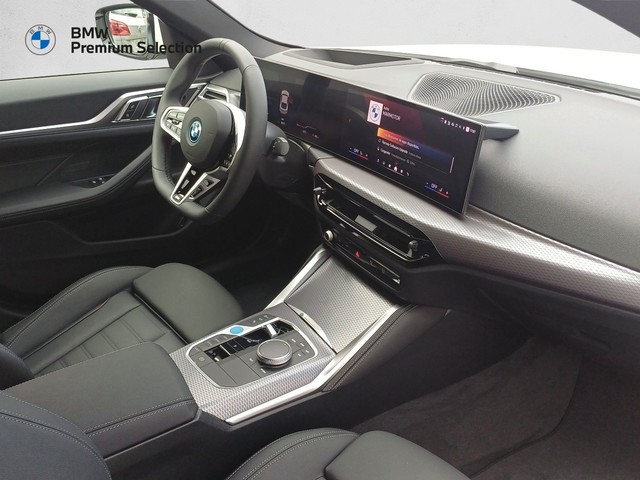 BMW i4 eDrive35 color Blanco. Año 2025. 210KW(286CV). Eléctrico. En concesionario Marmotor de Las Palmas