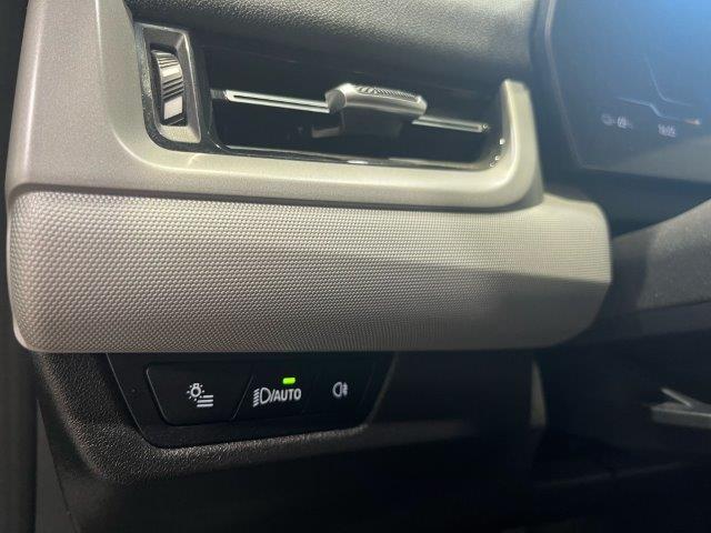 BMW iX1 xDrive30 color Negro. Año 2023. 230KW(313CV). Eléctrico. En concesionario Quadis Munich (Manresa) de Barcelona