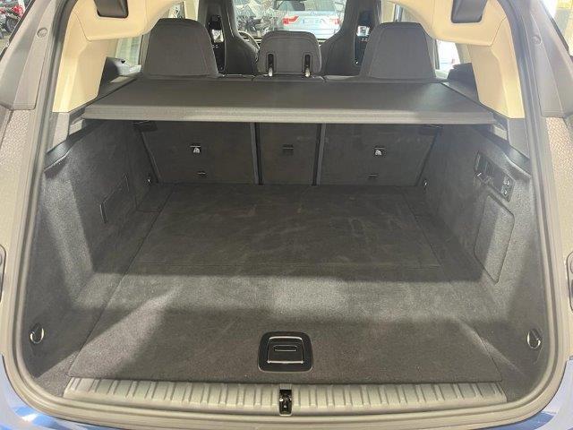 BMW iX xDrive40 color Azul. Año 2022. 240KW(326CV). Eléctrico. En concesionario Quadis Munich (Manresa) de Barcelona